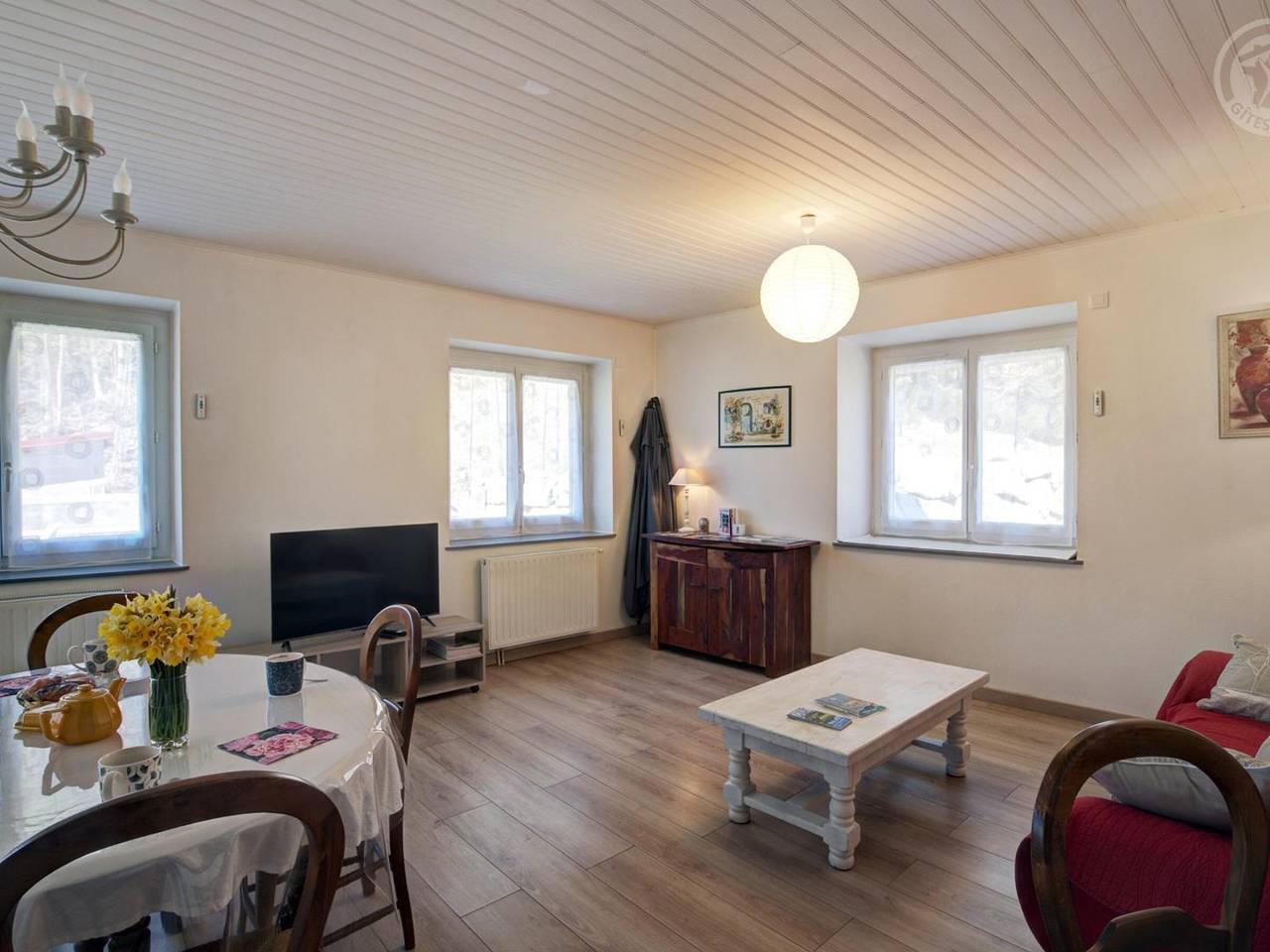 Charmant Gîte Rénové avec Jardin Privatif, Wifi inclus in Marlhes, Parc Naturel Régional du Pilat