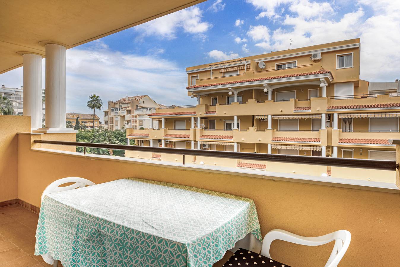 Apartamento entero, Apartamento "Cascadas" cerca del mar, con piscina compartida y Wi-Fi in Las Marinas, Dénia