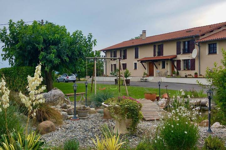 Appartement de vacances pour 2 personnes, avec balcon ainsi que piscine et jardin, animaux acceptés