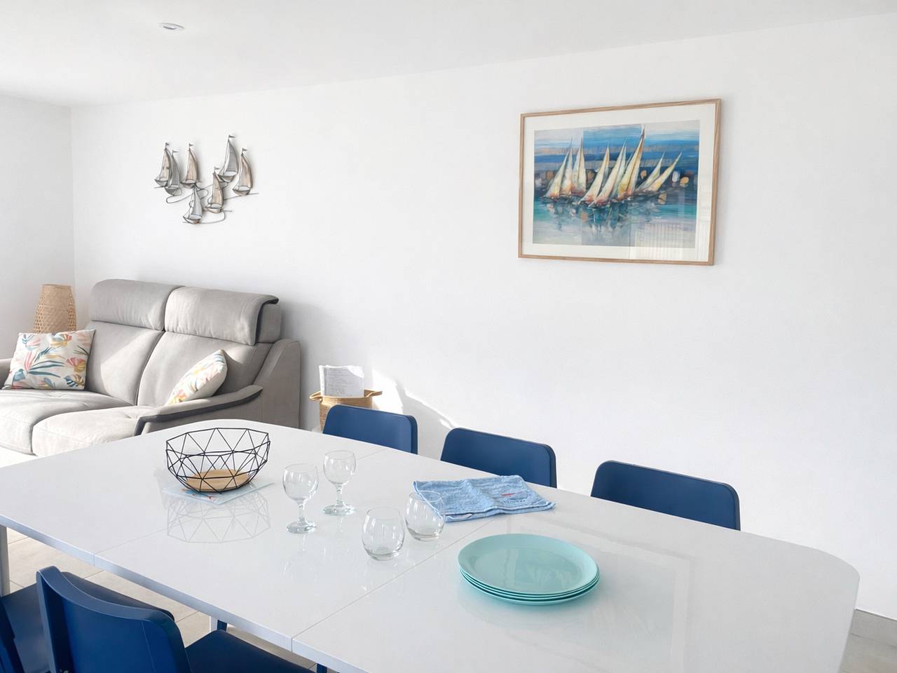 New Downtown House w/ Garden, Parking, Wifi & A/C - 500m to Beach in La Tranche-sur-Mer, Vendée