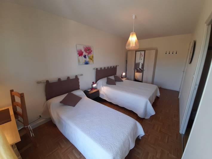 Apartamento entero, Luminoso T2 con Wi-Fi y lavadora, centro de La Roche-Posay in La Roche-Posay, Vienne