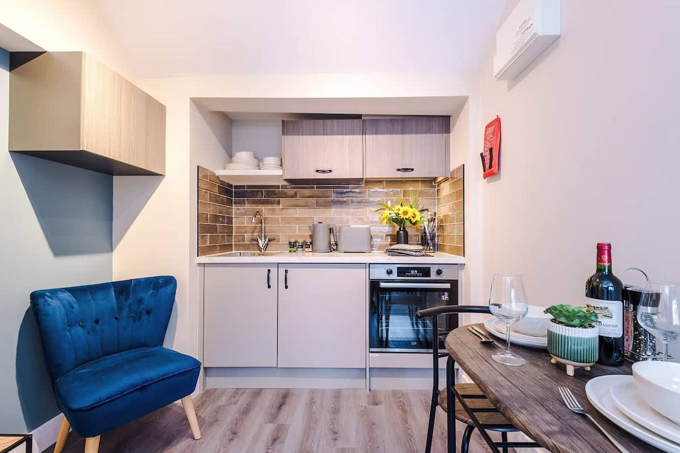 Entire apartment, New  Pristine Studio in the City-Centre  Sleeps 2 in Chester, Cheshire West and Chester
