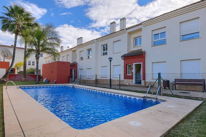 Holiday apartment for 4 people, with pool and garden as well as balcony - 1