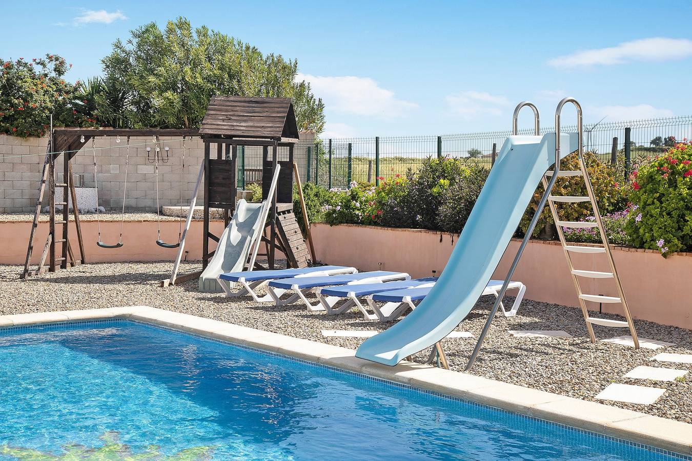Country House 'Sol' with Mountain Views, Wi-Fi and Air Conditioning in Los Franceses-La Vega, Chiclana de la Frontera