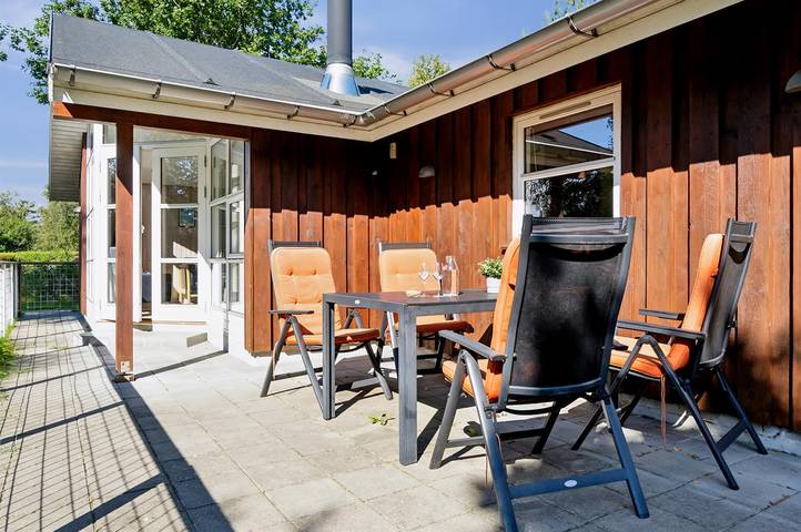 Pet friendly home in Grenaa with WiFi in Grenå Strand, Grenaa