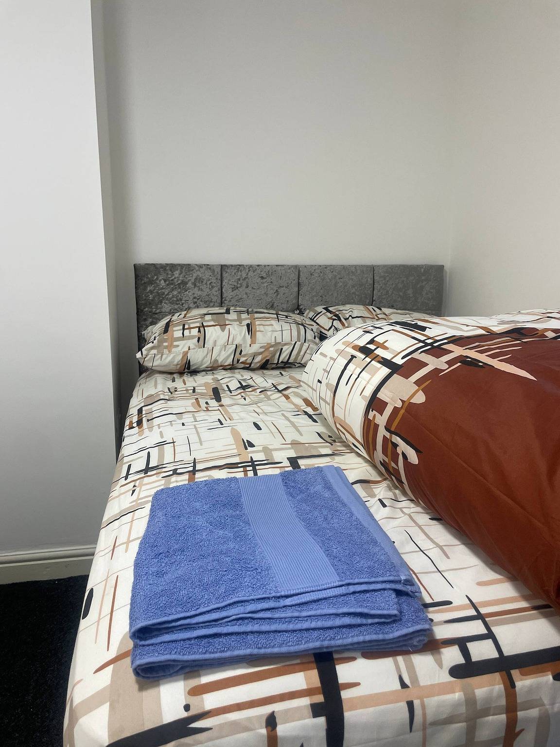 En-suite rooms available for short term in Huddersfield, West Yorkshire
