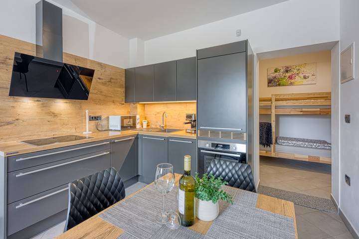 Gîte pour 4 personnes, avec terrasse, adapté aux familles à Koper