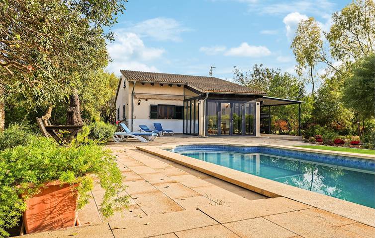 Cozy Terrace Apartment with Pool, Kitchen & Grill in Búger in Campanet, Majorca Center