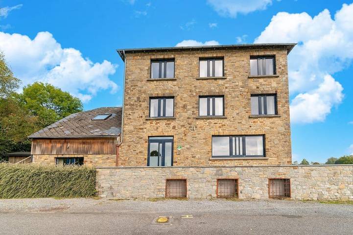 Gîte pour 32 personnes, avec jardin et piscine