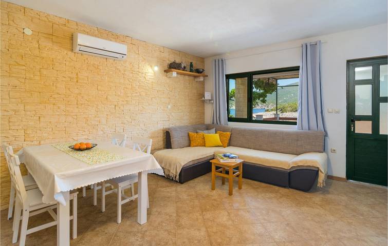 Gemütliche 76 m² große Wohnung mit Terrasse, 100 m von der Küste entfernt und mit moderner Ausstattung in Hvar