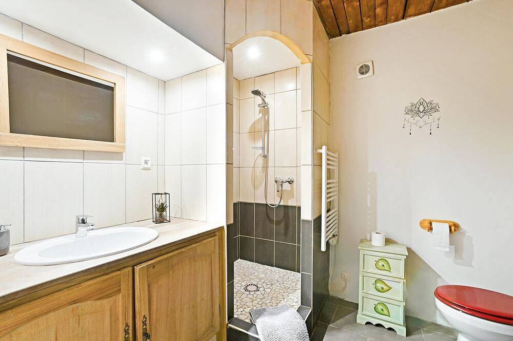 Entire apartment, 2 bedroom lovely apartment in Codognan in Codognan, Nimes region
