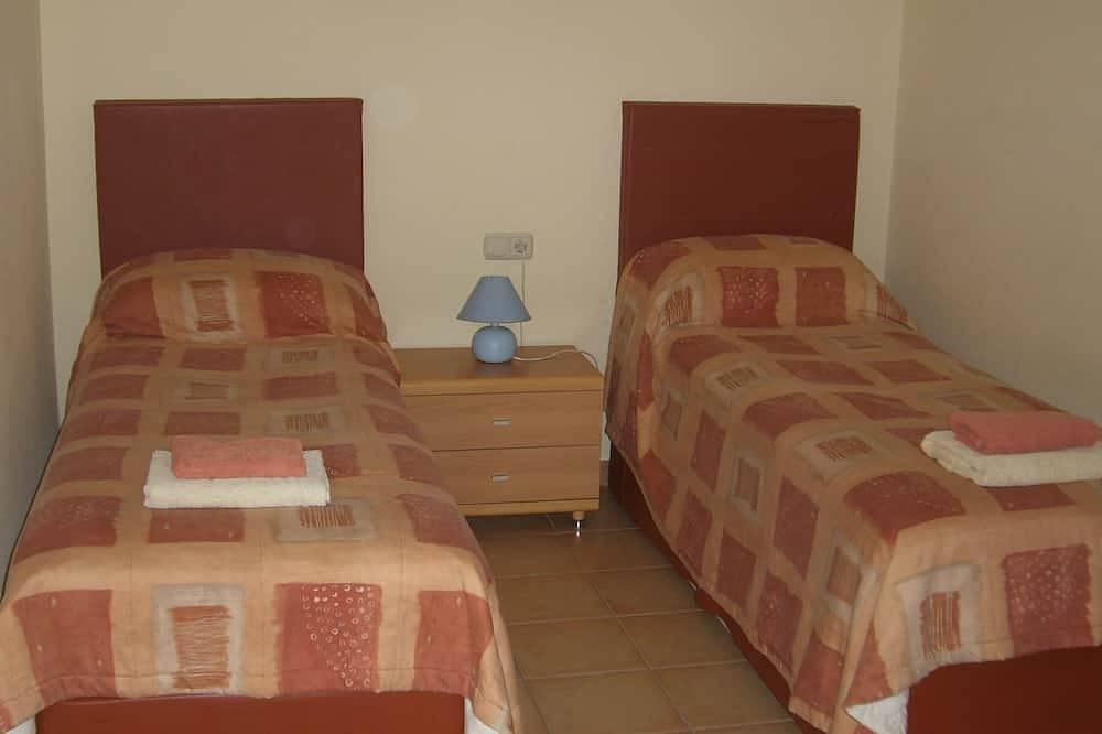 Prachtige villa met verwarmd zwembad, grote patio en barbecue in Tamaragua, La Oliva