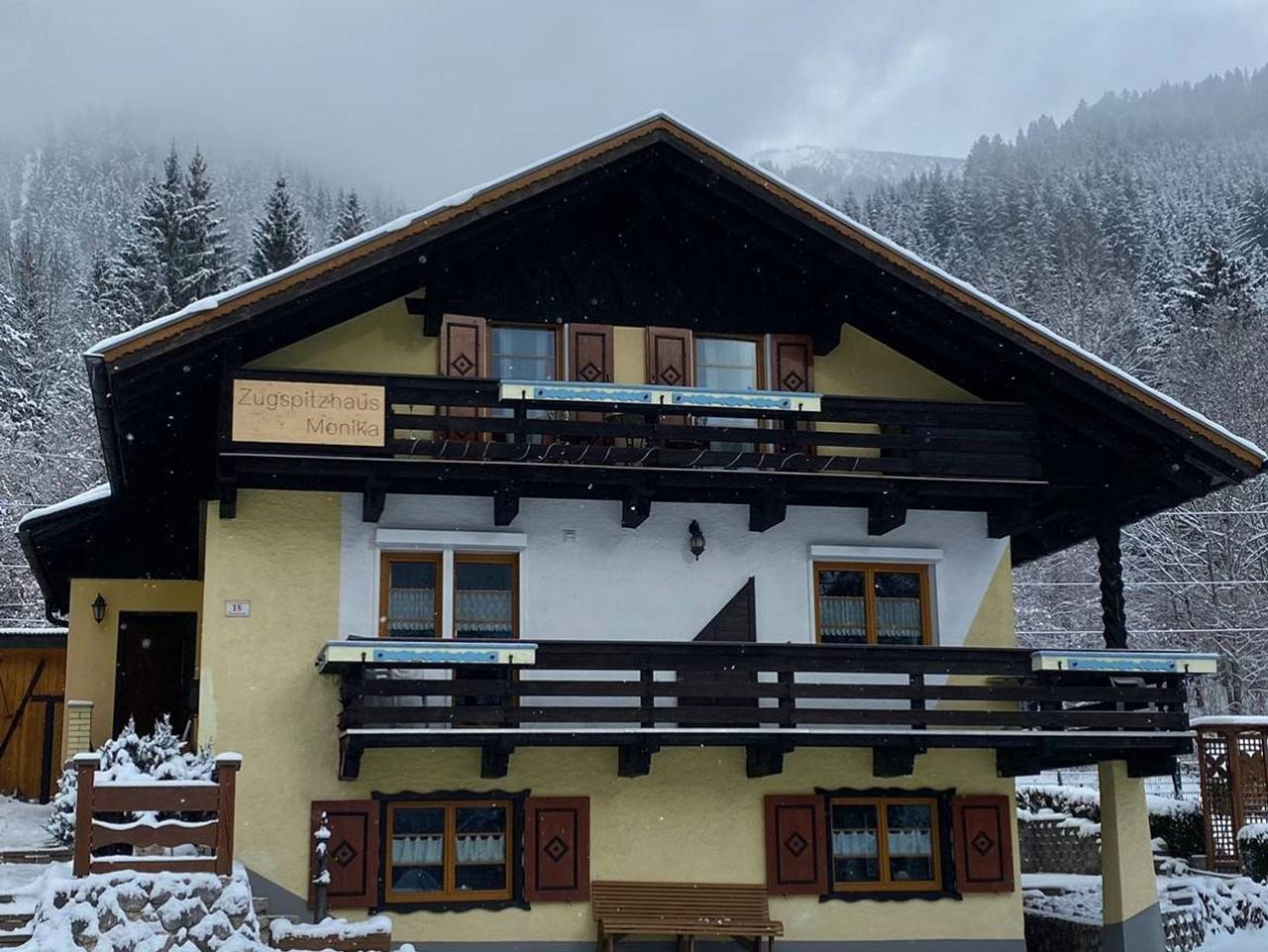 Ganze Ferienwohnung, Zugspitzhaus Monika - Fernblick Suite in Lermoos, Ammergauer Alpen (Österreich)