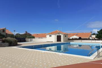 Gîte pour 5 personnes, avec jardin ainsi que terrasse et piscine à Brem-sur-Mer