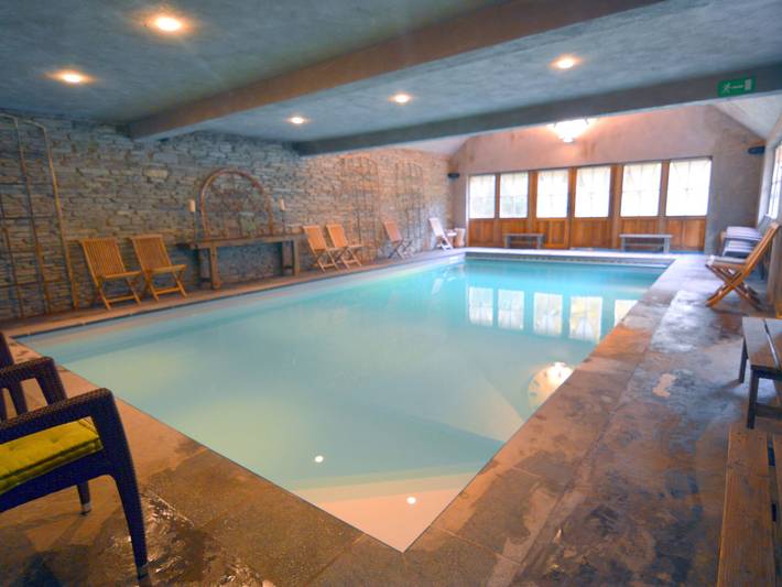Manoir pour 22 personnes, avec terrasse et piscine, adapté aux familles à Vresse-sur-Semois