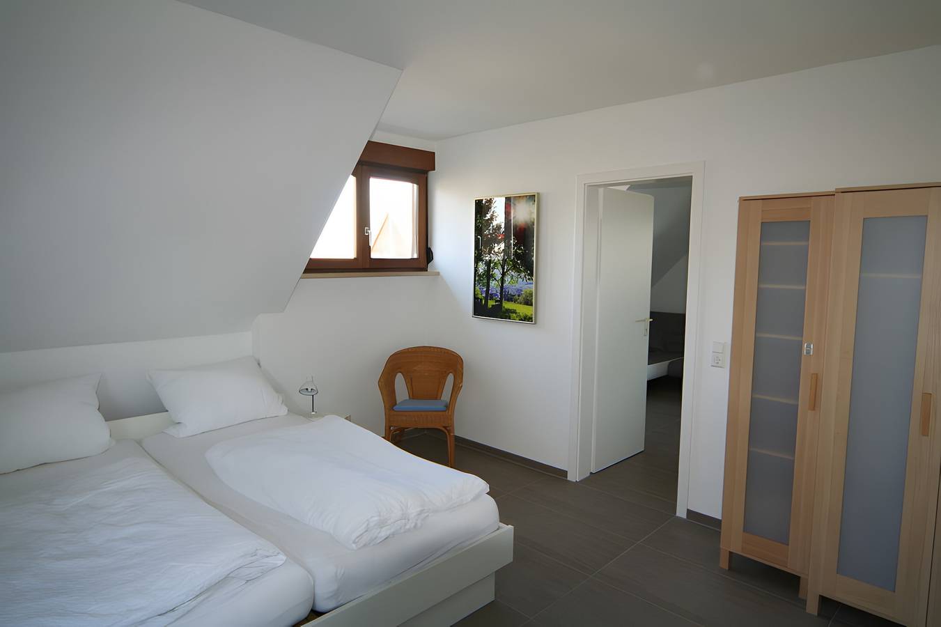 Ganze Wohnung, Apartment 'Kajüte Ohne Balkon' mit Seeblick, gemeinsamer Terrasse und Wlan in Moos, Untersee