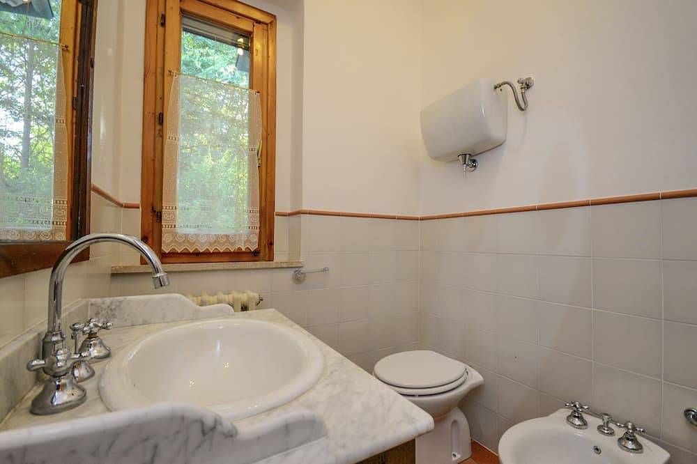 Holiday Home in Umbria near Lake Trasimeno in Magione, Lake Trasimeno