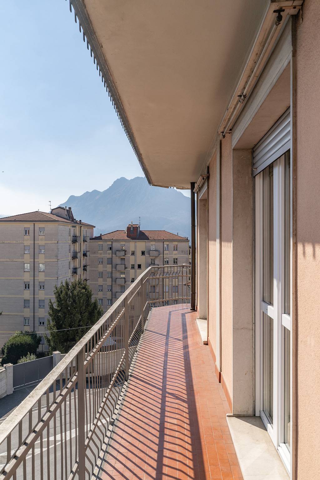 Ganze Wohnung, Spacious bright apartment with panoramic views in Lecco, Westliche Bergamo-Alpen