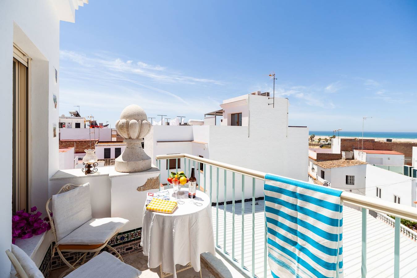 Apartamento entero, Apartamento estudio "Gloria 6" en el centro histórico con terraza, balcón y Wi-Fi in Conil de la Frontera, Costa de la Luz