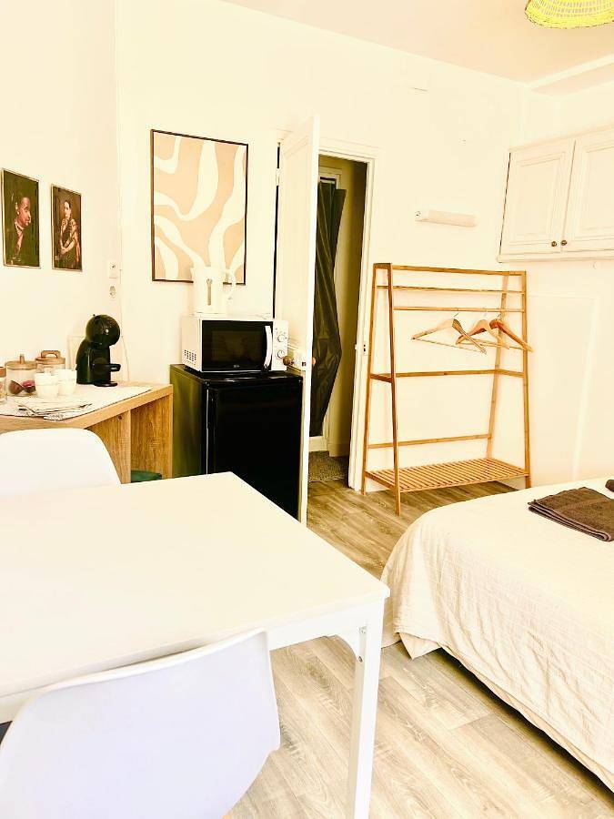 Appartement entier, Chez gaillard petit studio sans cuisine entièrement rénové au calme in Ussel, Région d'Ussel