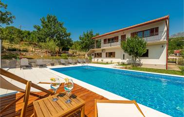 Ferienhaus für 8 Personen, mit Pool und Garten sowie Terrasse in Obrovac