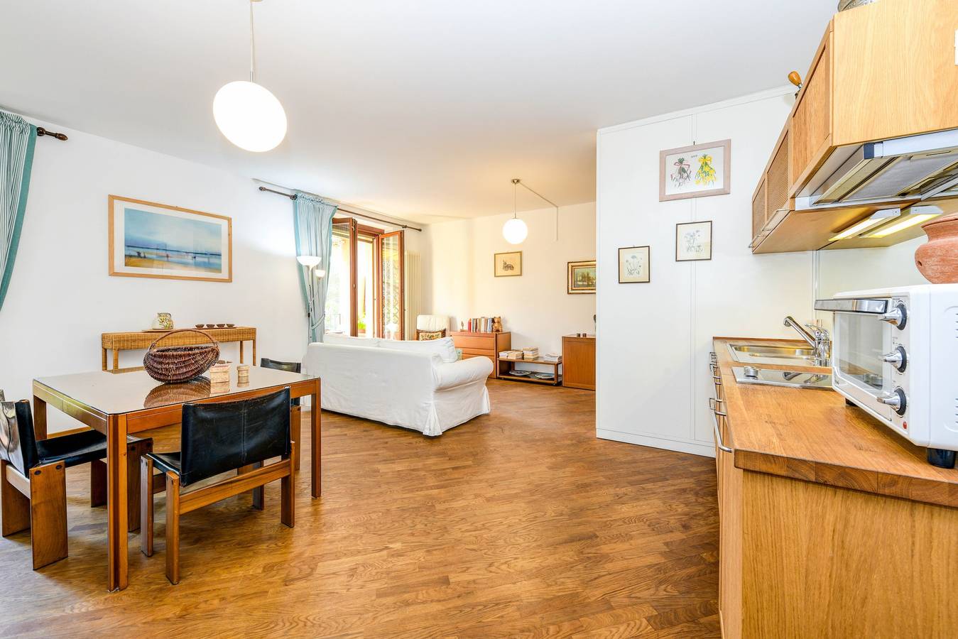 Appartamento intero, Appartamento 'Nel Centro Di Salò' con Balcone, Wi-Fi e Aria Condizionata in Salò, Prealpi Gardesane