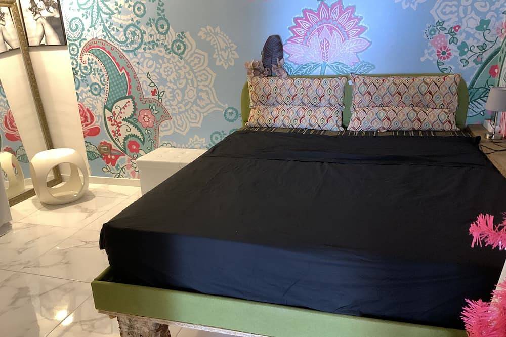 Appartamento intero, Designer apartment with private sea access 20 minutes from Rome in Torvaianica, Provincia di Roma