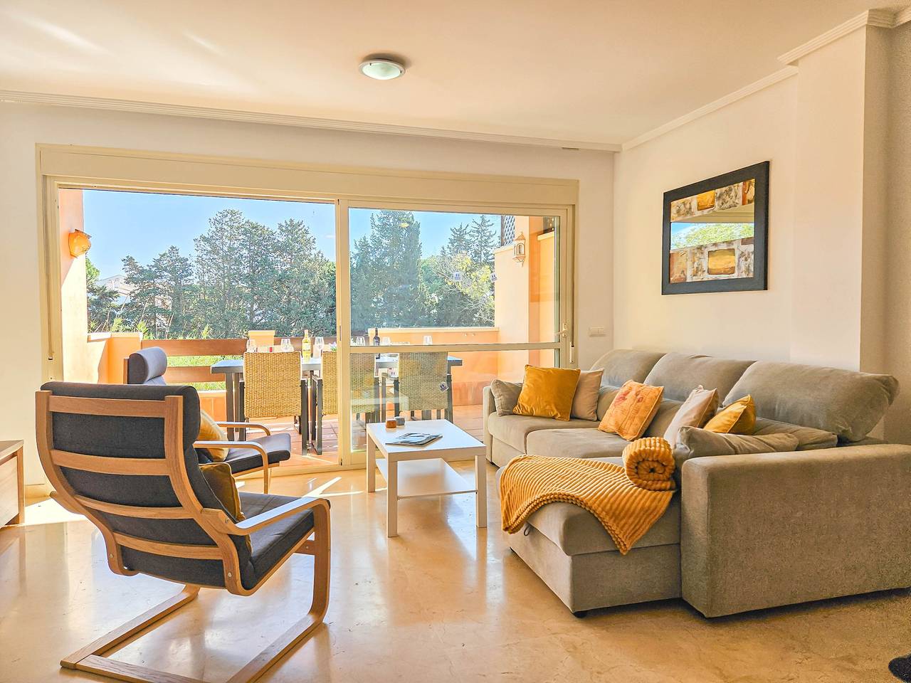 Geheel appartement, Three bedroom apartment in Las Chapas, Marbella. in Carib Playa, Marbella