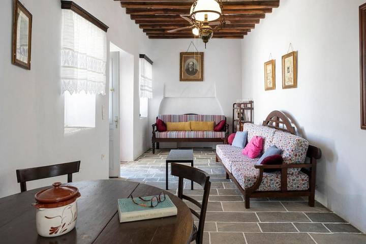Location de vacances pour 9 personnes, avec Balcon et Terrasse ainsi que Jardin et Vue dans Apollonia