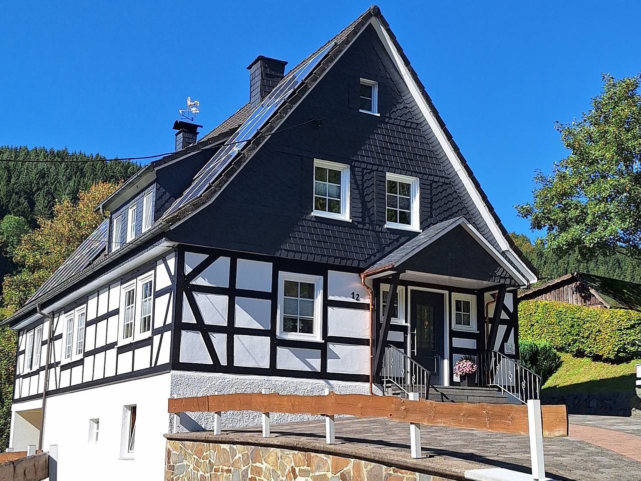 Appartement entier, Appartement de vacances 'Zur Basemicke' avec terrasse privée et Wi-Fi in Nordenau, Schmallenberg