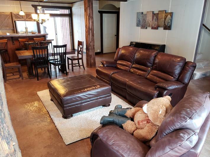 Log cabin for 17 people, with balcony in Island Park