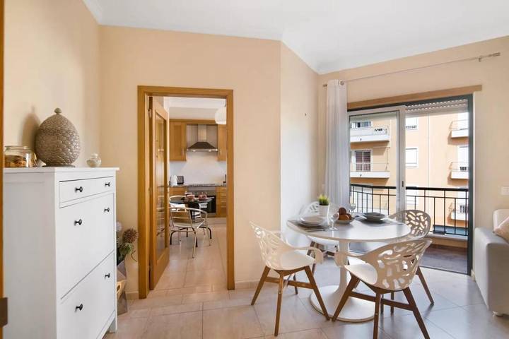 Gîte pour 3 personnes, avec vue sur le lac et jardin ainsi que vue et balcon dans Almancil - 4