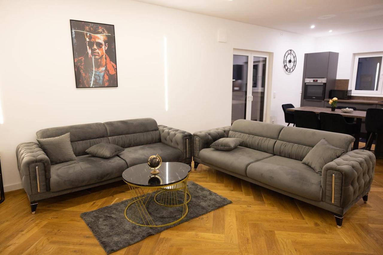 Ganze Wohnung, Three-Bedroom Premium Apartment with Balcony in Senne, Bielefeld