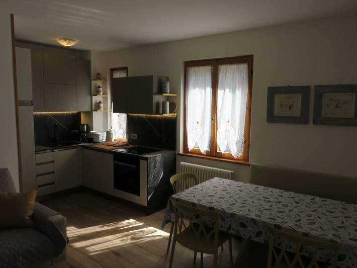 Appartamento intero, 2-stöckige Wohnung mit privatem Gartenbereich in Pur (Ledro), Ledro