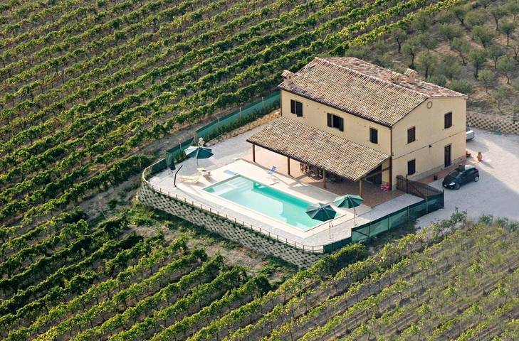 Location de vacances pour 2 personnes, avec bassin pour enfant et jardin ainsi que piscine et vue à Loro Piceno - 3