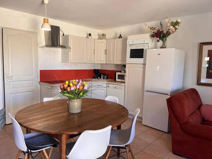 Location de vacances pour 3 personnes, avec piscine ainsi que vue et jardin à Veyrignac - 3