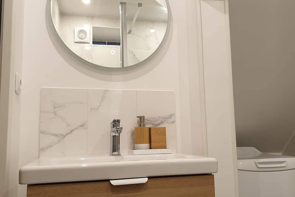 Appartement entier, Studio Le petit Marbré in Saint-Ouen-l'Aumône, Val-d'Oise