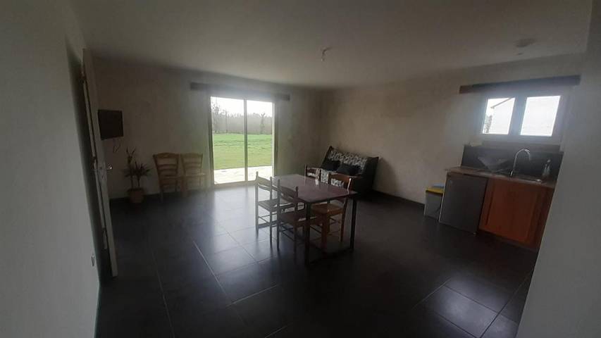 Gîte pour 6 personnes, avec terrasse et vue à Quédillac - 3