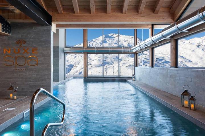 Hôtel pour 2 personnes, avec piscine et balcon ainsi que vue et sauna