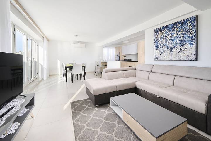 Ganze Wohnung, Luxusapartment mit Meerblick, Pool und Garage in Umag Riviera, Umag