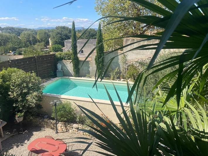 Location de vacances pour 8 personnes, avec jardin et piscine ainsi que bassin pour enfant et vue, animaux acceptés à Ribaute-les-Tavernes