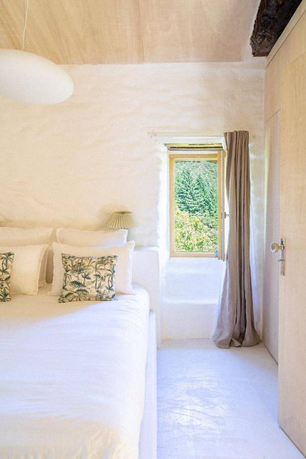 Location de vacances pour 4 personnes, avec terrasse et piscine ainsi que vue et jardin, animaux acceptés à Saumane - 2