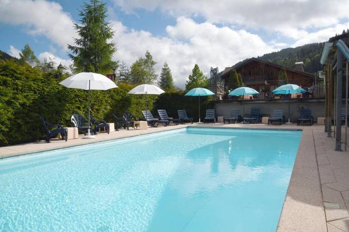 Hôtel pour 2 personnes, avec sauna et piscine ainsi que balcon et jacuzzi, animaux acceptés