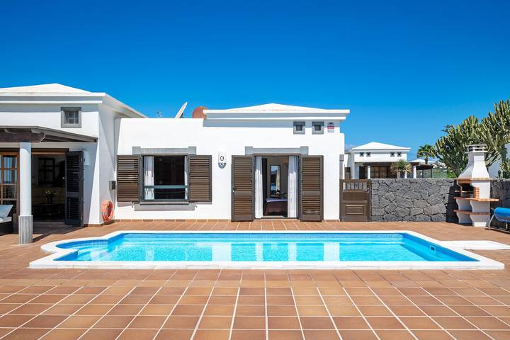 Ferienhaus 'Casa Paradise' mit Meerblick, Privatem Pool und Wi-Fi in Montaña Roja, Yaiza