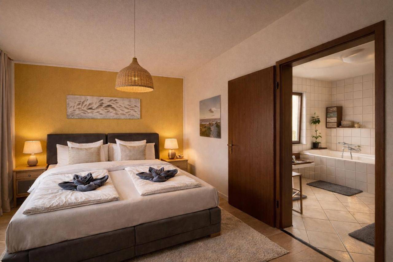Ganze Wohnung, Ferienhaus ,,Pier 7" am See - 2 Wohnungen mit Garten für bis zu 11 Personen, einzeln oder zusammen buchbar in Bitterfeld, Bitterfeld-Wolfen