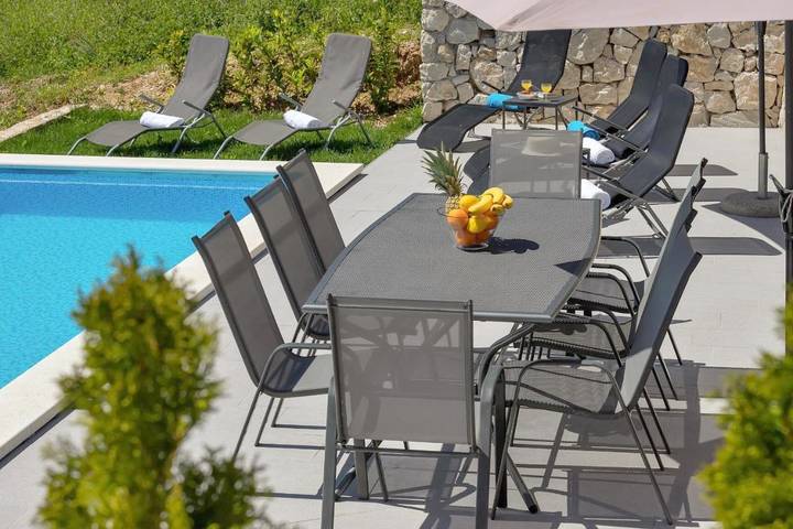 Villa pour 8 personnes, avec vue ainsi que piscine et jardin à Brela - 4