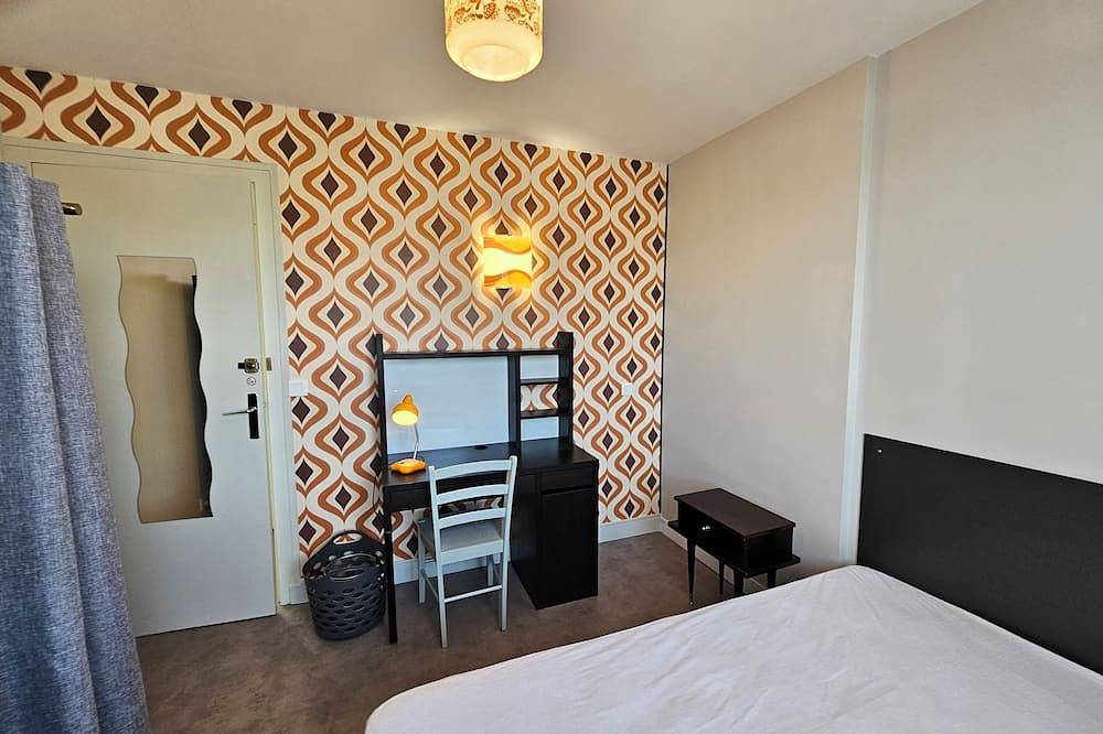 House for 1–8 people, garden, 10 minutes from Futuroscope and downtown, French “ 1965-1970 ” decor in Poitiers, Vienne