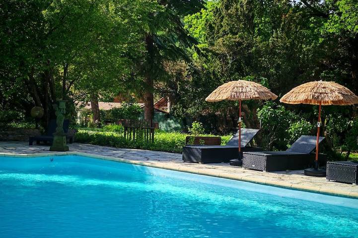 Location de vacances pour 4 personnes, avec jardin et piscine à Urval