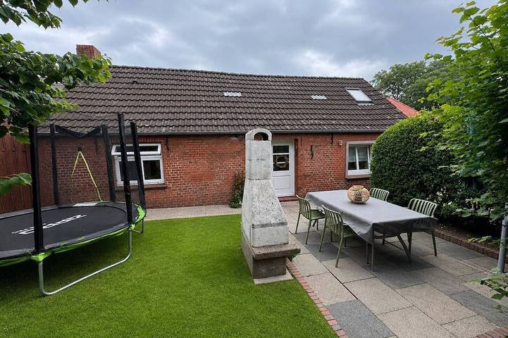 Ferienhaus für 4 Personen, mit Garten in Pewsum