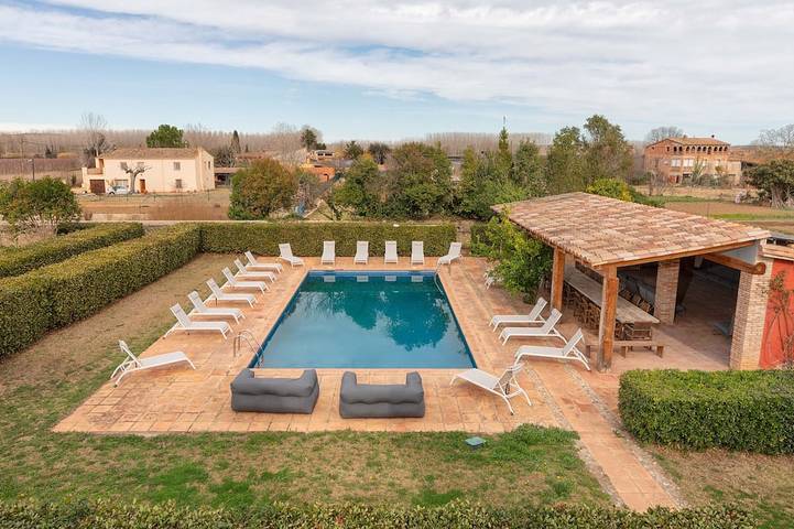 Location de vacances pour 28 personnes, avec Balcon ainsi que Jardin et Piscine à Bordils